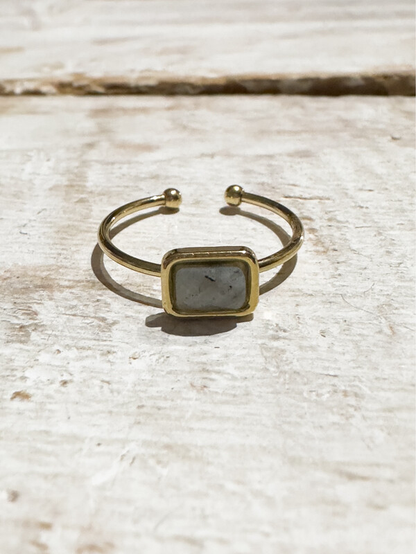 Anillo acero dorado piedra rectangular facetada gris
