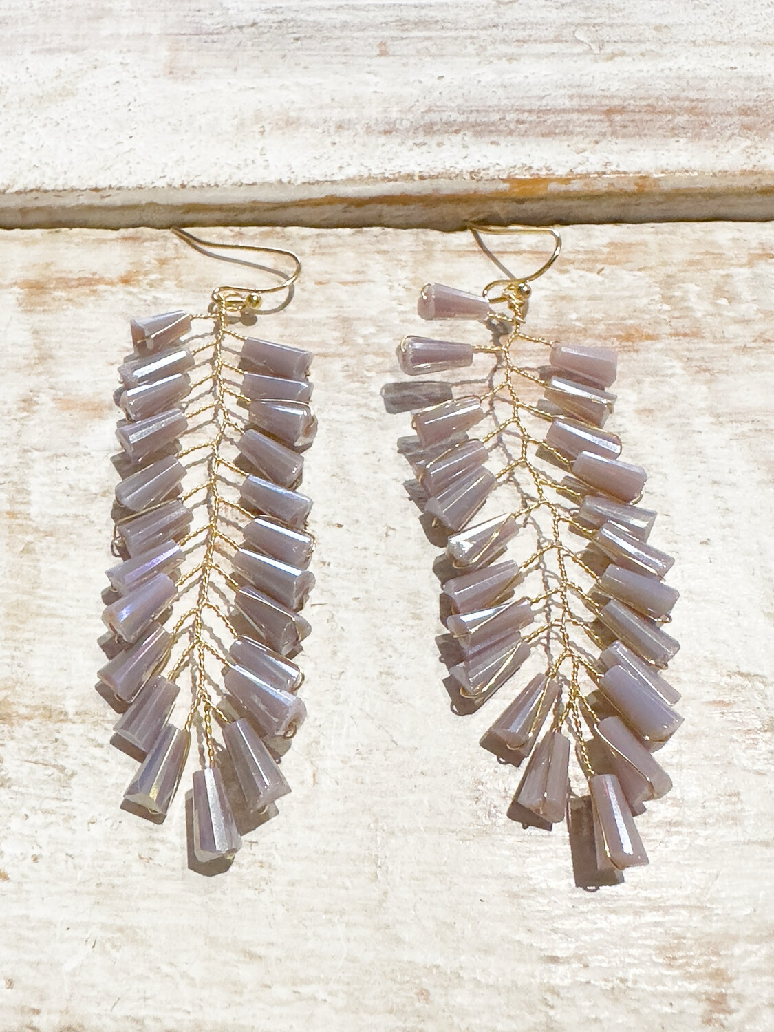 Pendientes hoja alambre morado grisáceo