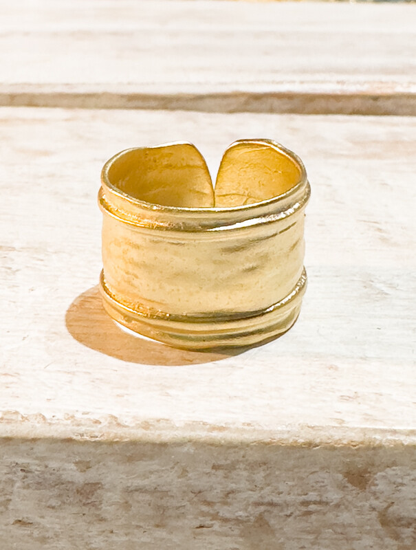 Anillo zamak dorado baño ancho chic