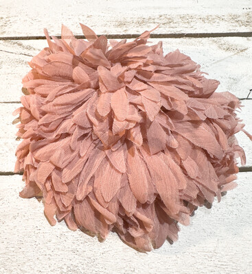 Flor grande pétalos gasa rosa broche