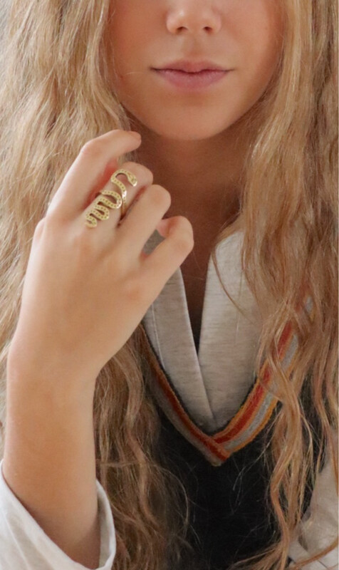 Anillo serpiente latón dorado