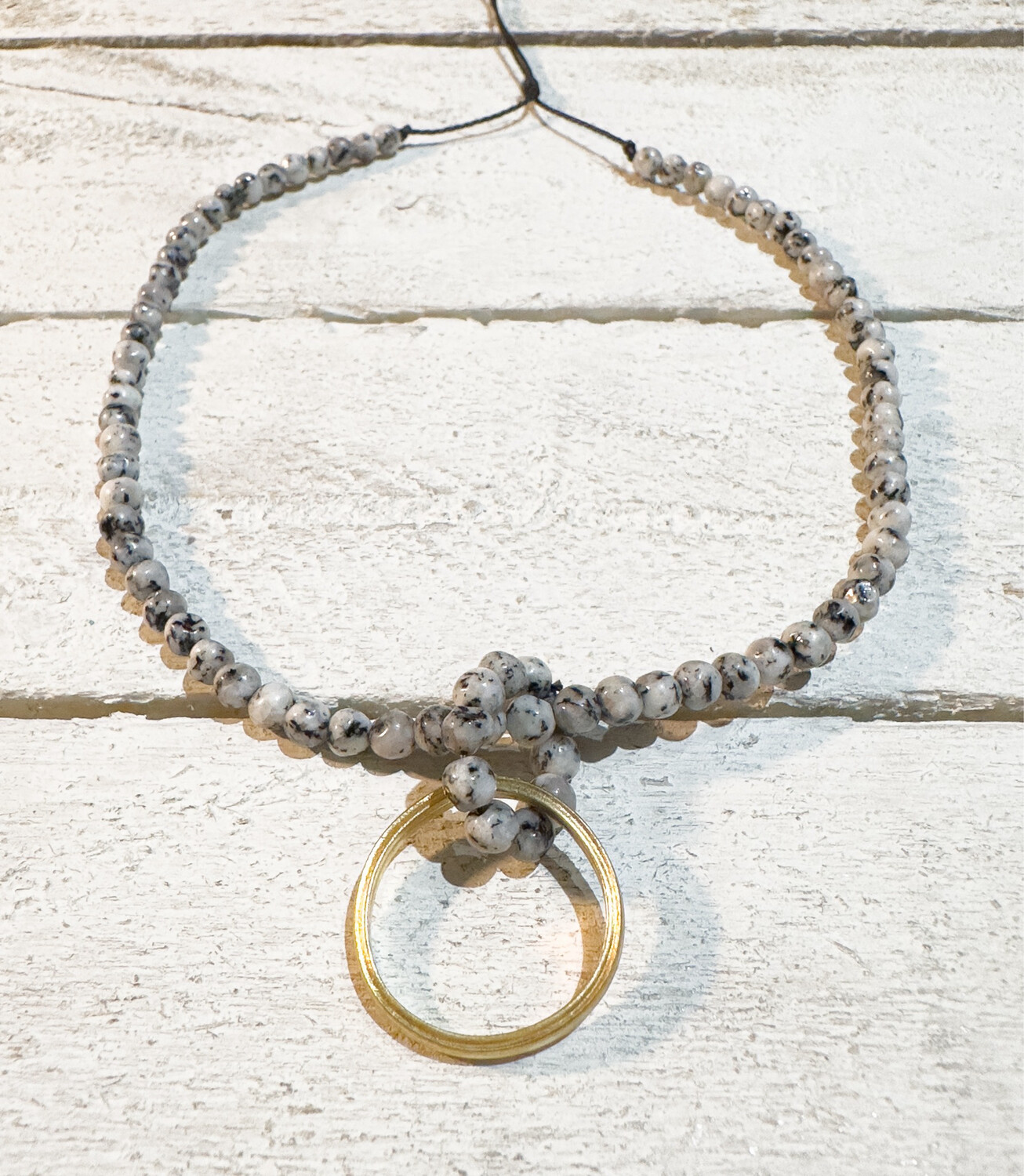 Gargantilla boho anilla bronce dorada piedra jaspeada