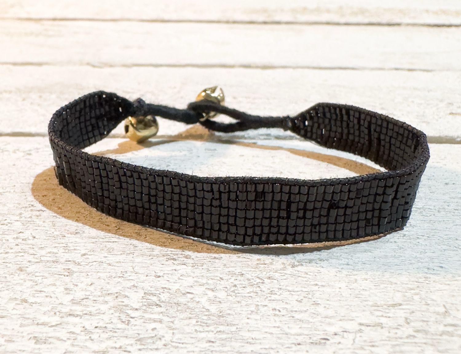 Pulsera miyuki cristales negro cascabel 1cm