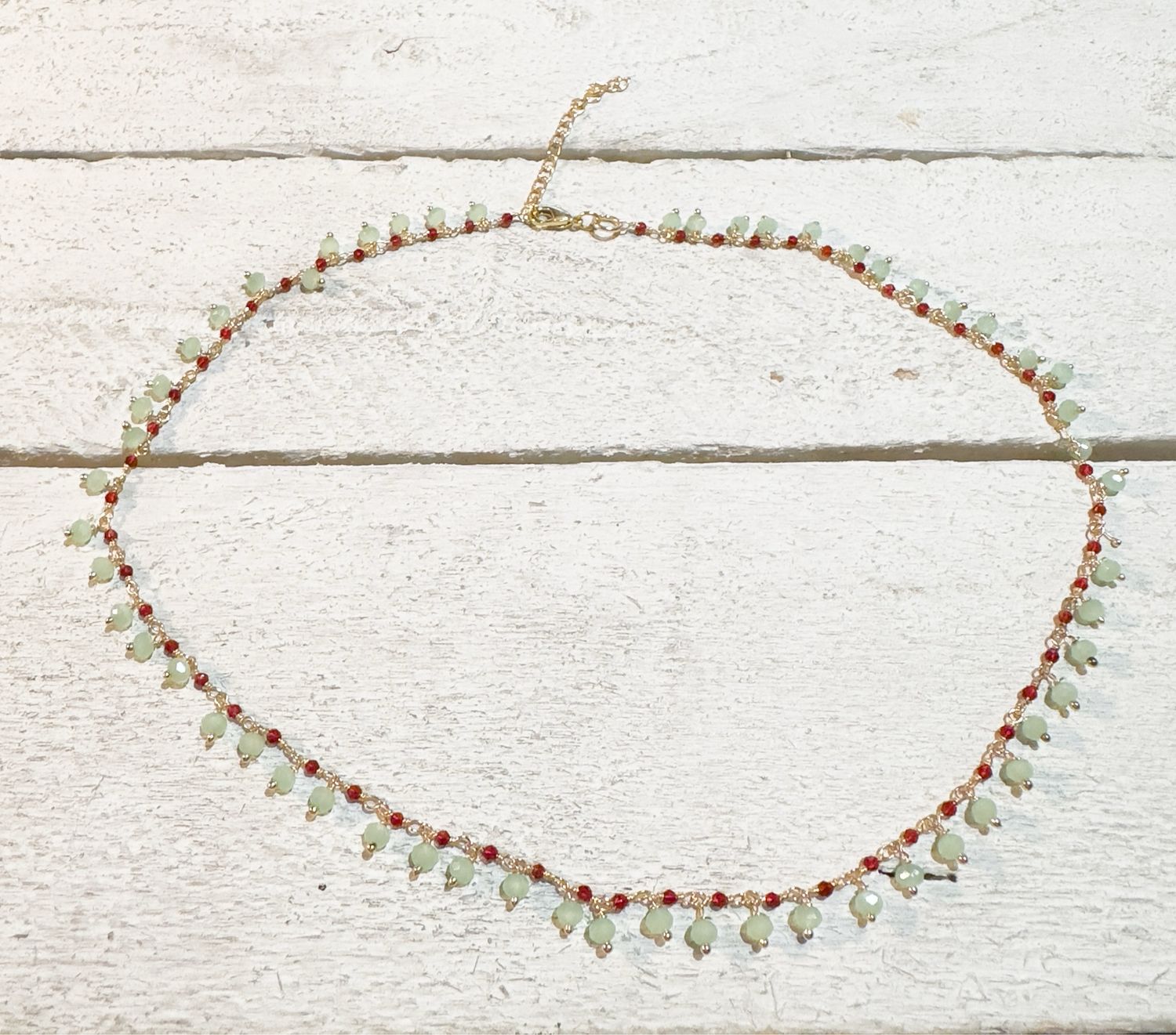 Cadena hippie colores agua y granate