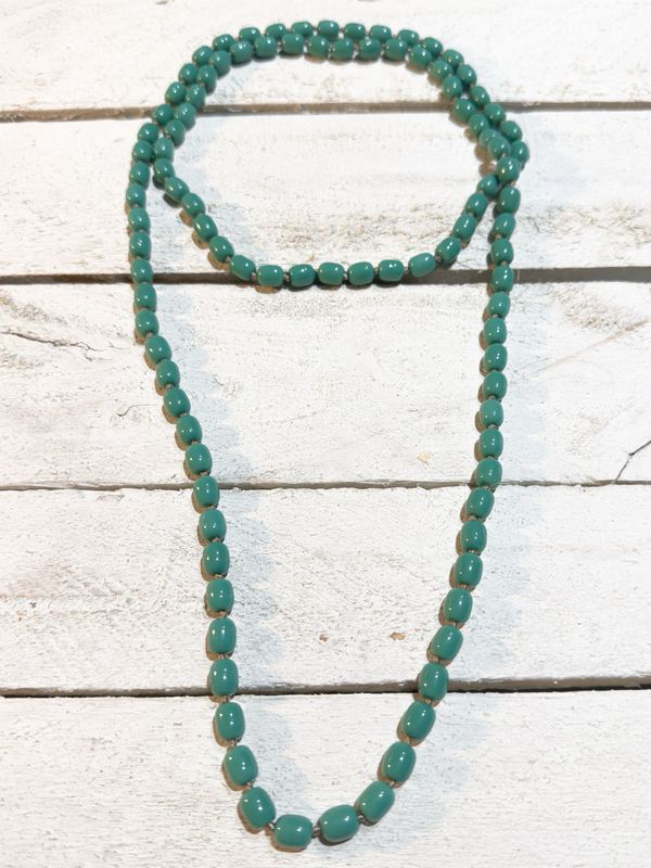Collar piedras verdes nudos