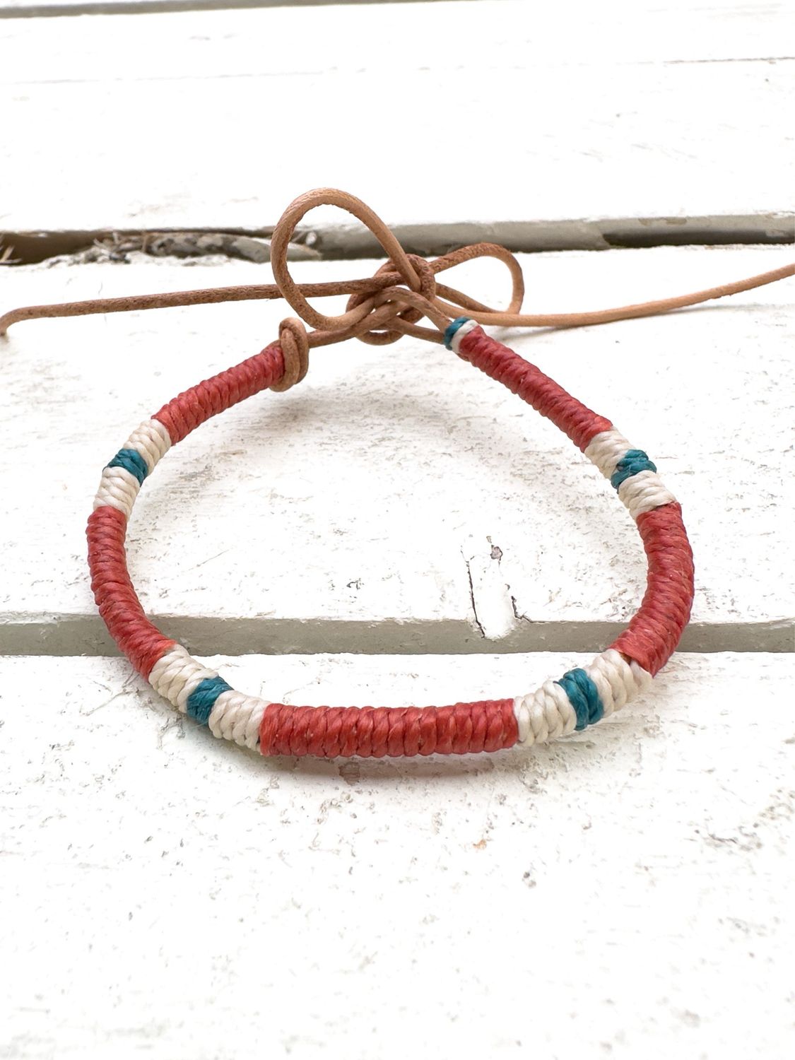 Pulsera cuero teja y plomo