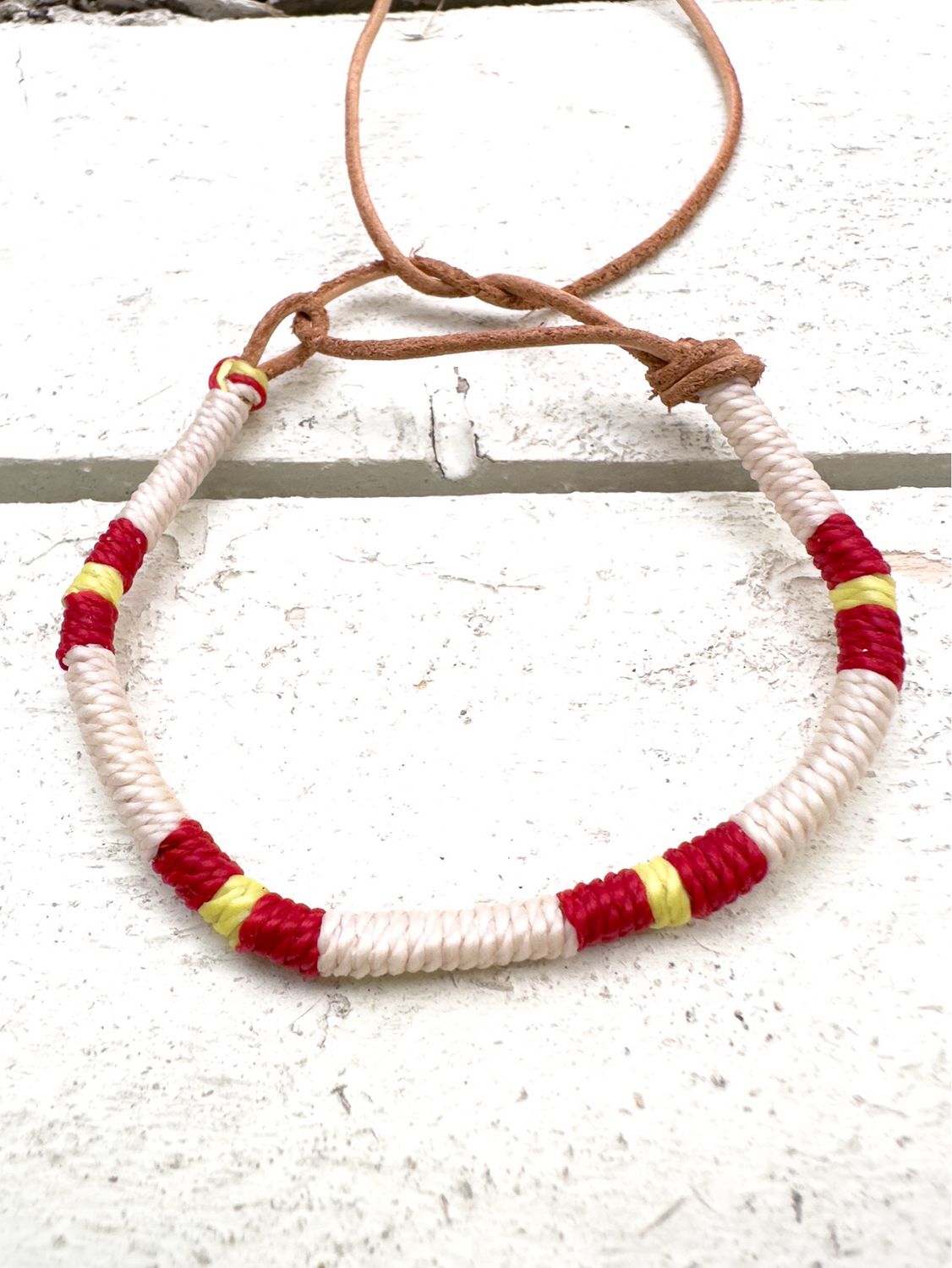 Pulsera cuero bandera