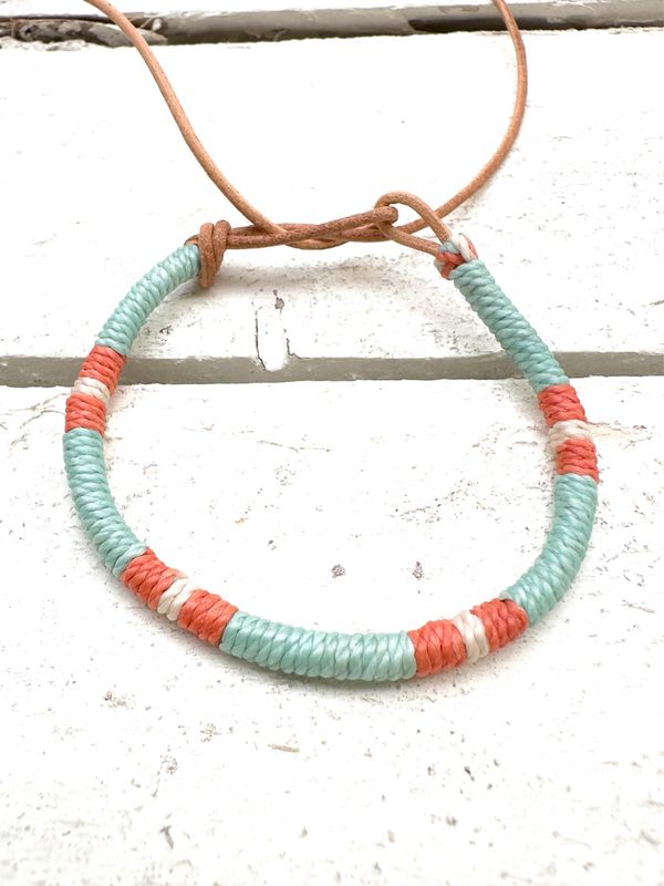 Pulsera cuero agua y naranja