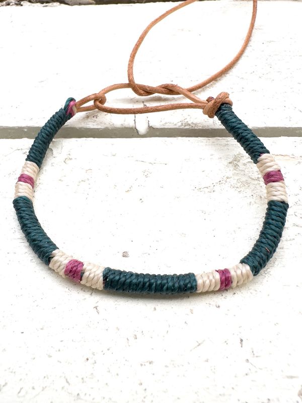 Pulsera cuero verde y berenjena
