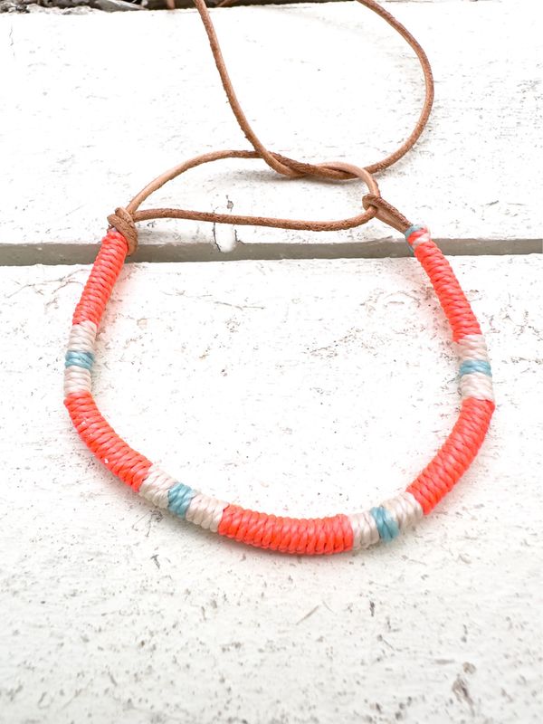 Pulsera cuero naranja flúor y azul