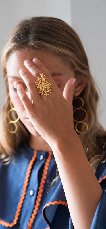 Anillo zamak hipoalergénico dorado arbusto