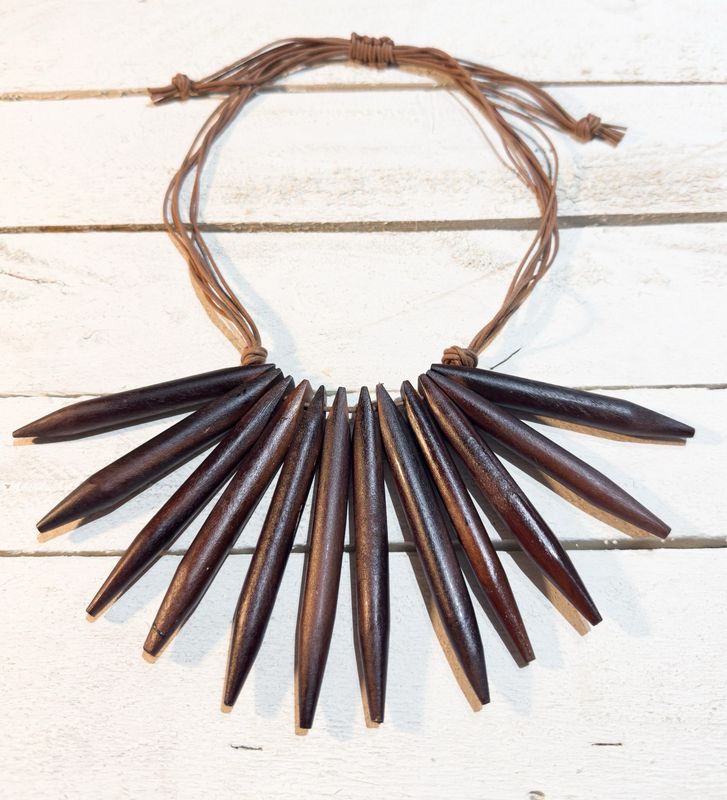 Gargantilla tribal madera