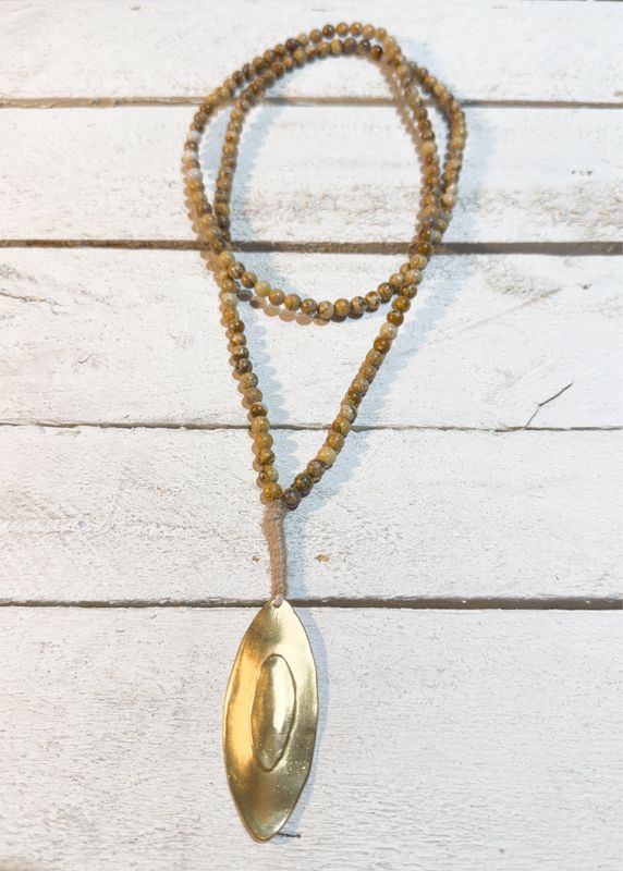 Collar jaspe tribal cuerda