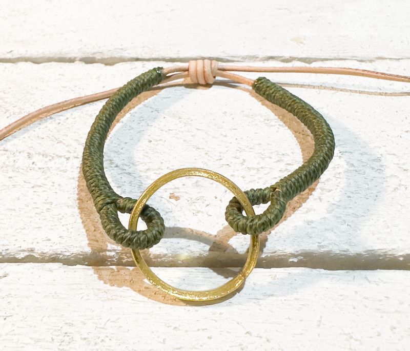 Pulsera cuero lisa aro kaki