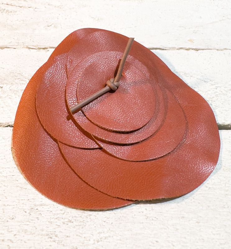 Flor broche teja
