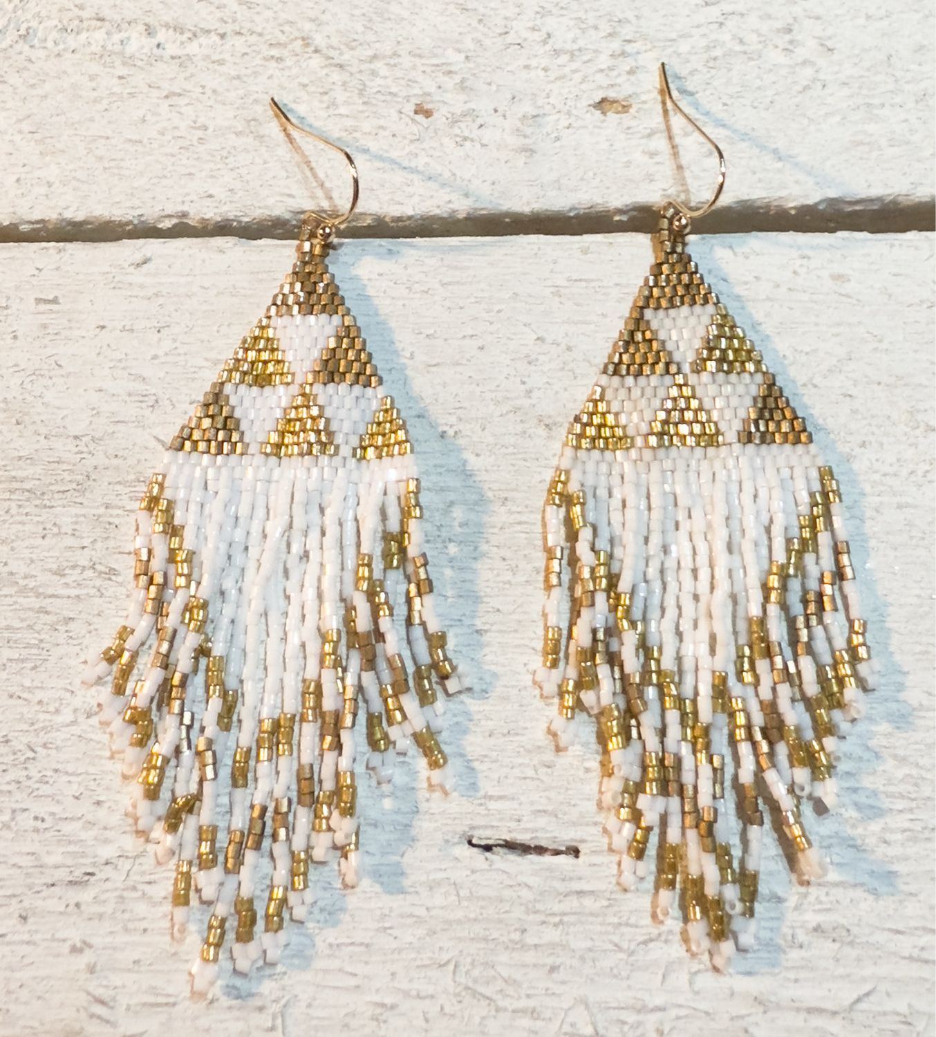 Pendientes miyuki blancos y dorado