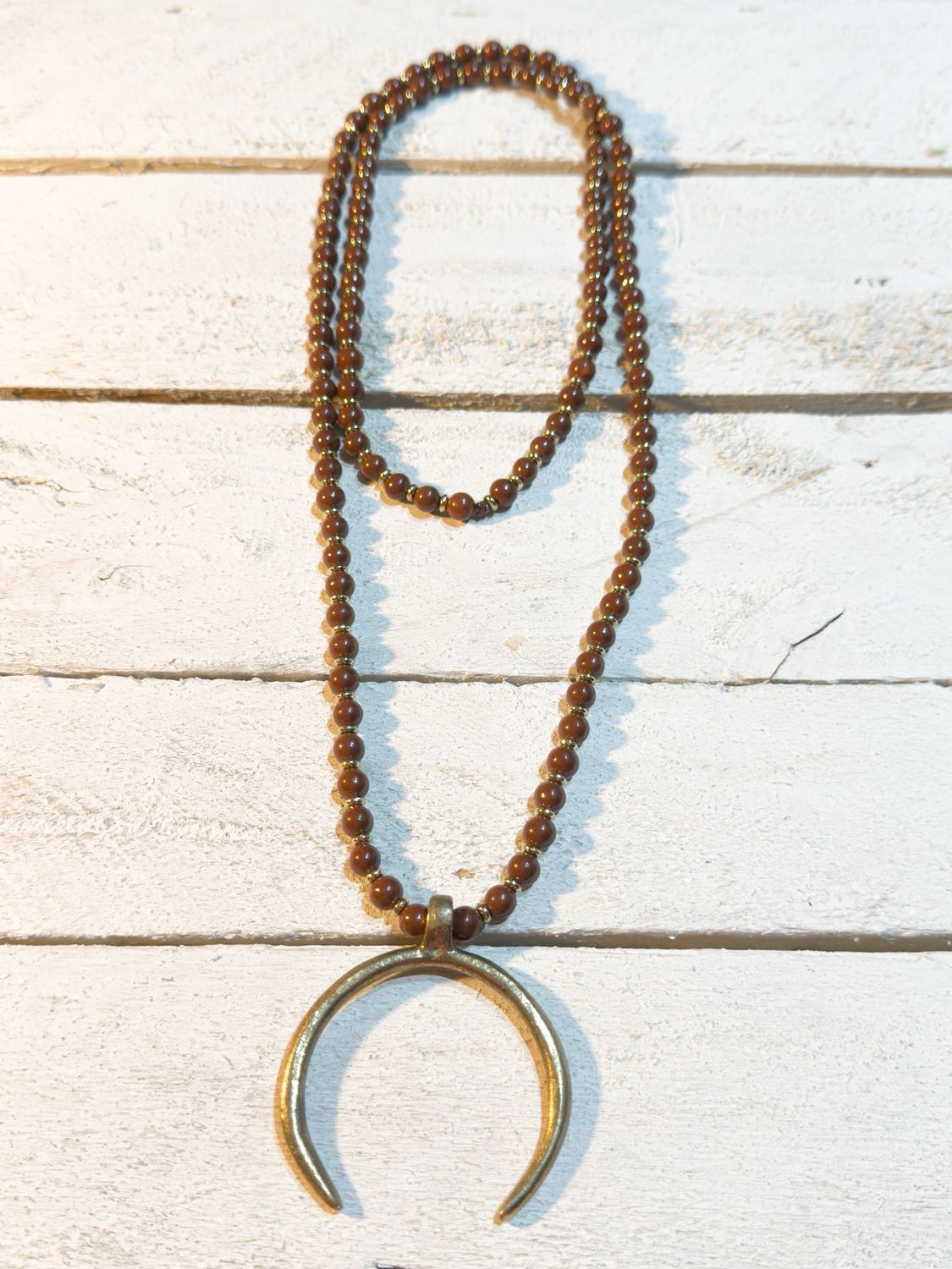 Collar herradura marrón