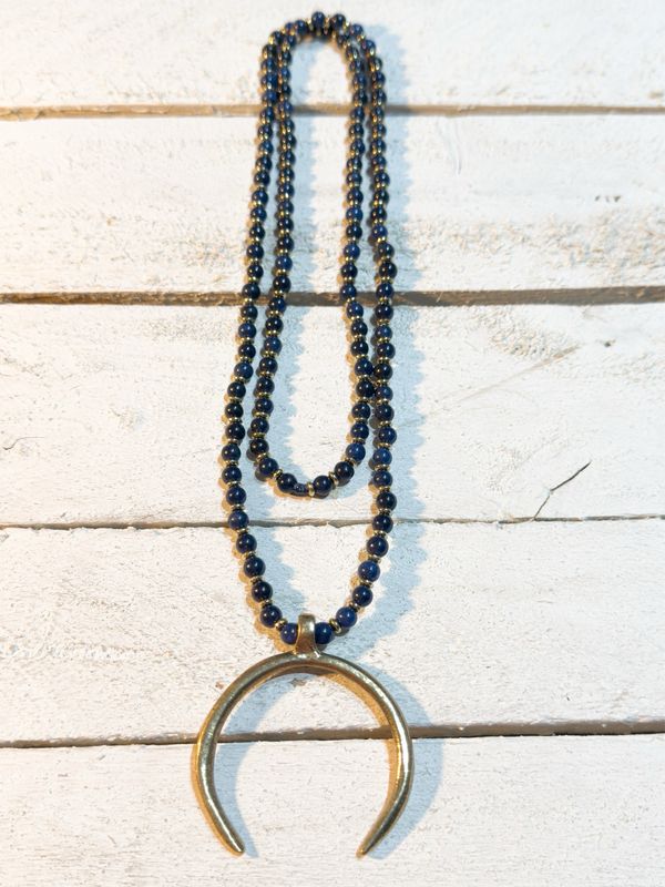Collar herradura azul marino