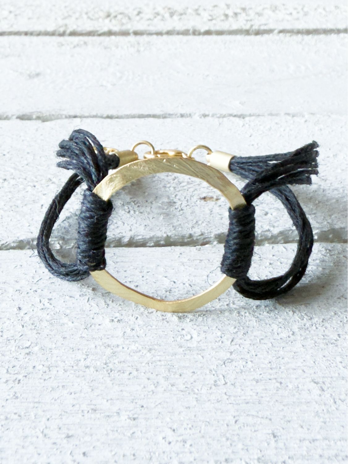Pulsera aro cuerda negra