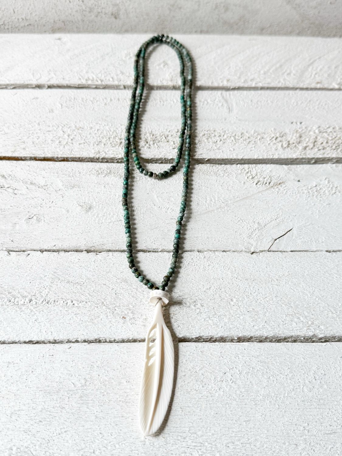 Collar pluma hueso boho