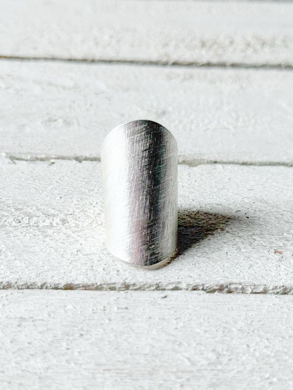 Anillo ancho mate plateado