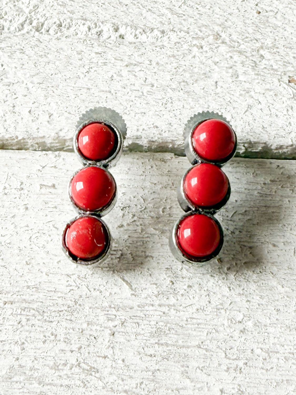 Pendientes tres piedras rojas