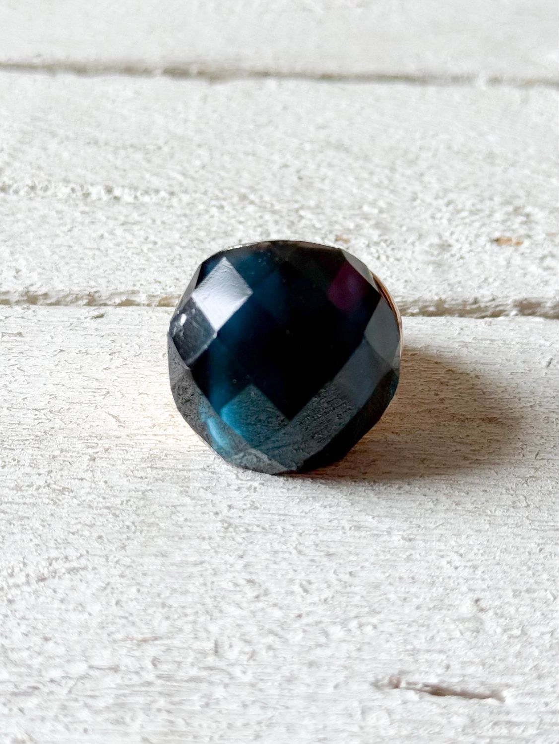 Anillo facetado azul plomo elástico