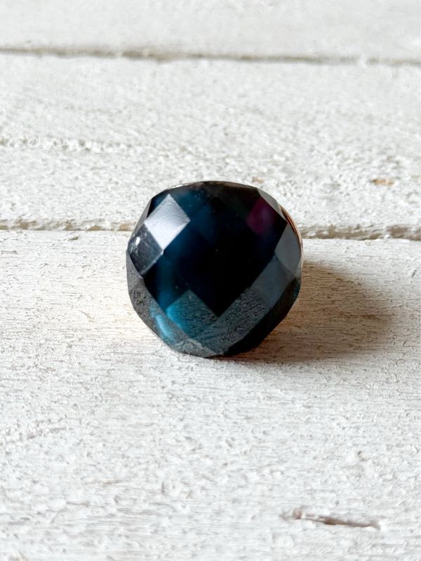 Anillo facetado azul plomo elástico
