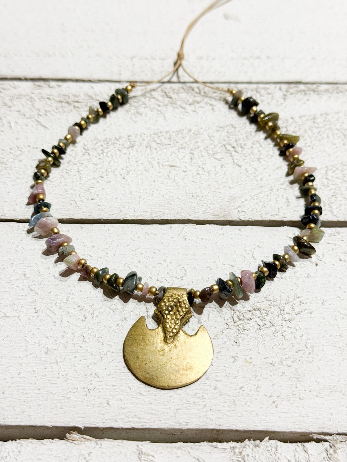 Gargantilla tribal piedras chip turmalina