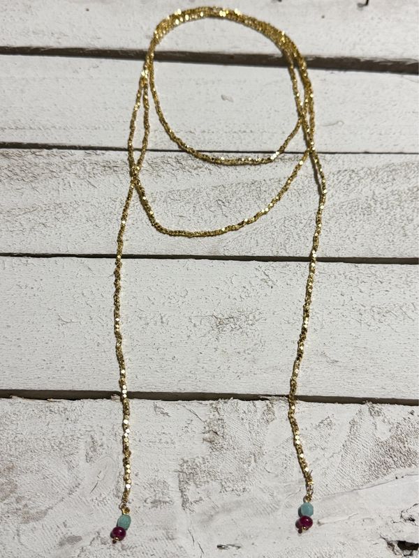 Collar abierto extra largo dorado piedras