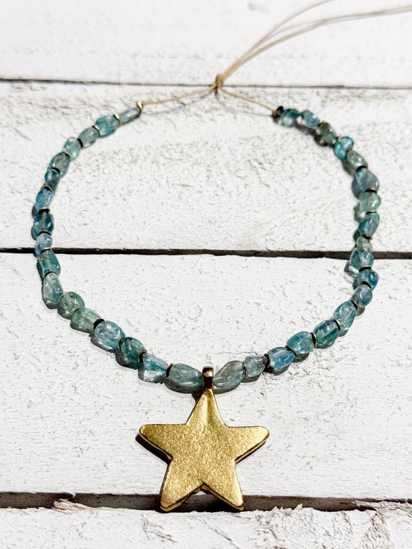 Gargantilla estrella piedras mar