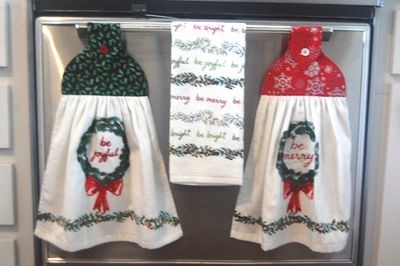 2 beautiful *Christmas -be joyful-* tie kitchen towels and one hand kitchen towel