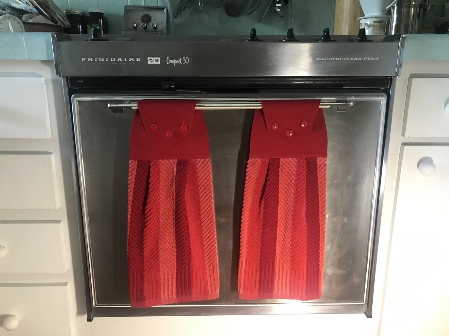 2 beautiful *3 RED* tie kitchen towel 2 beautiful *3 RED* tie kitchen towel