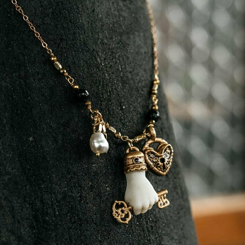 Collana con Manina e Chiave