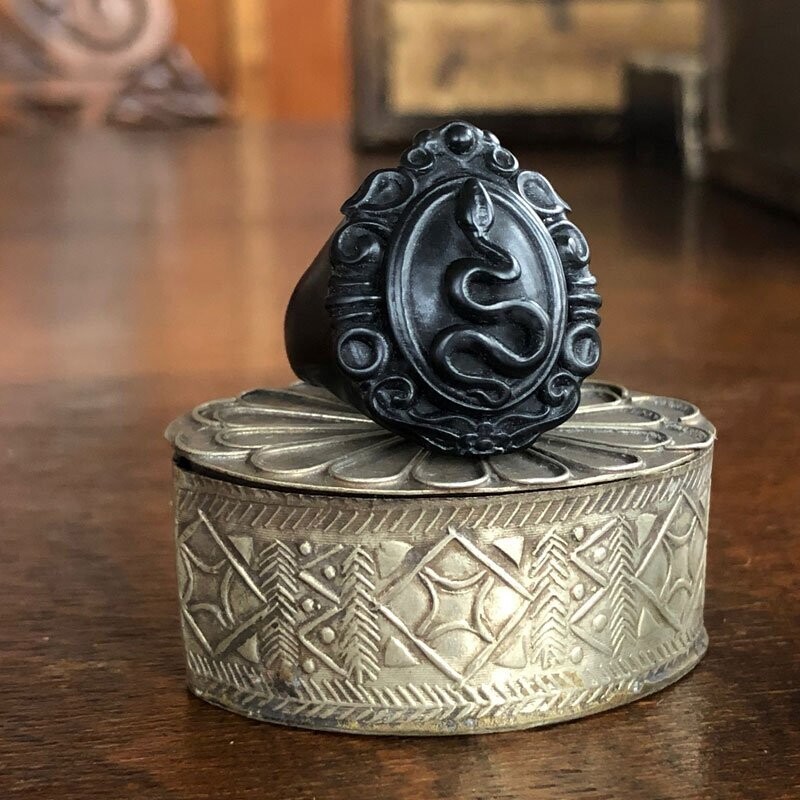 Anello Chevalier nero con Serpente