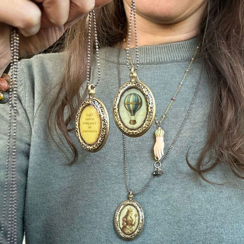 Medaglione “Fiabe ritrovate” Medaglione “Fiabe ritrovate”