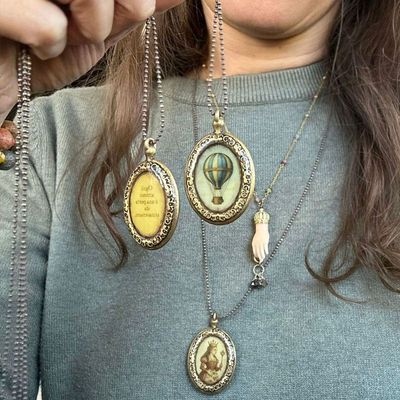 Medaglione “Fiabe ritrovate” Medaglione “Fiabe ritrovate”