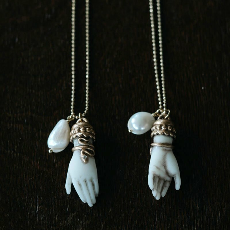 Collana con Manina e Serpente