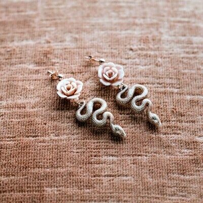 Orecchini con Serpente e Rosa