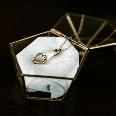 Collana con Manina e Uroboro