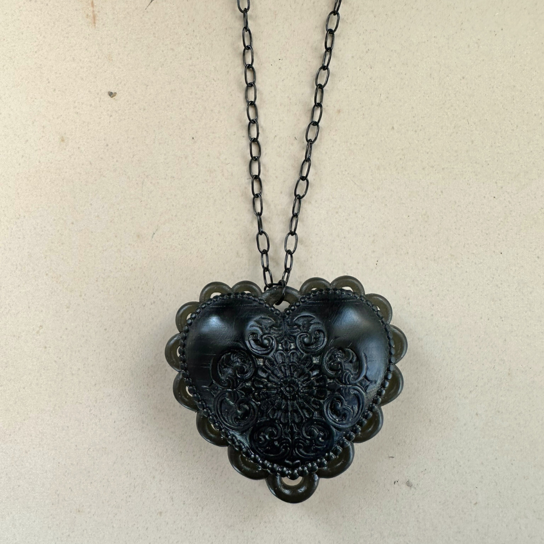 Ciondolo con Sacro Cuore Nero