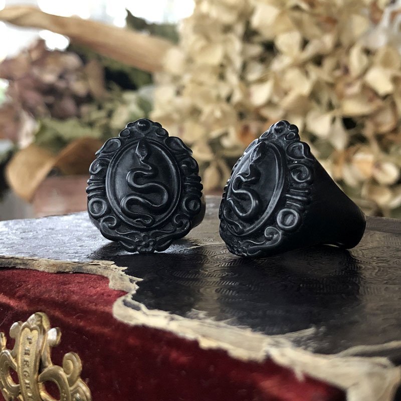 Anello Chevalier nero con Serpente
