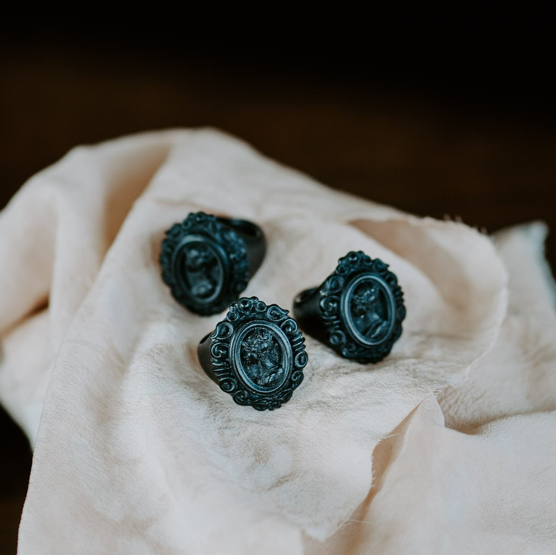 Anello Chevalier nero Came di Donna