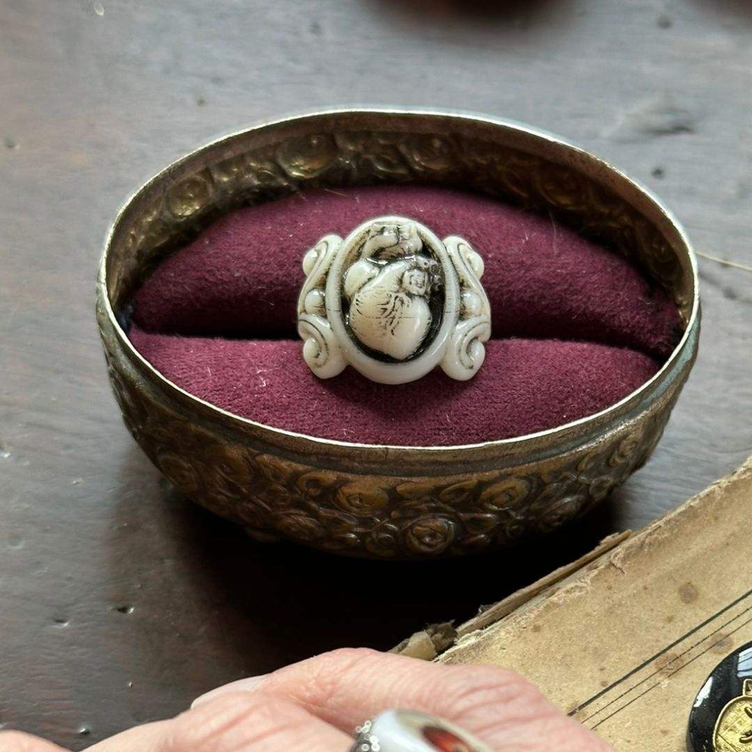 Anello Cuore Anatomico in Resina Anello Cuore Anatomico in Resina