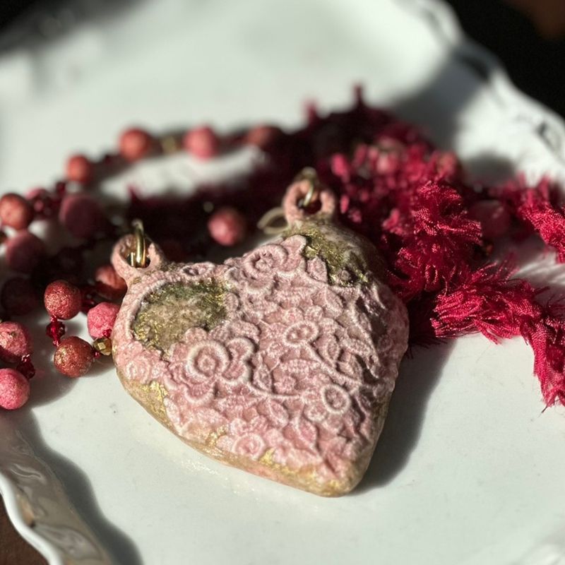 Cuore con pizzo Amaranto