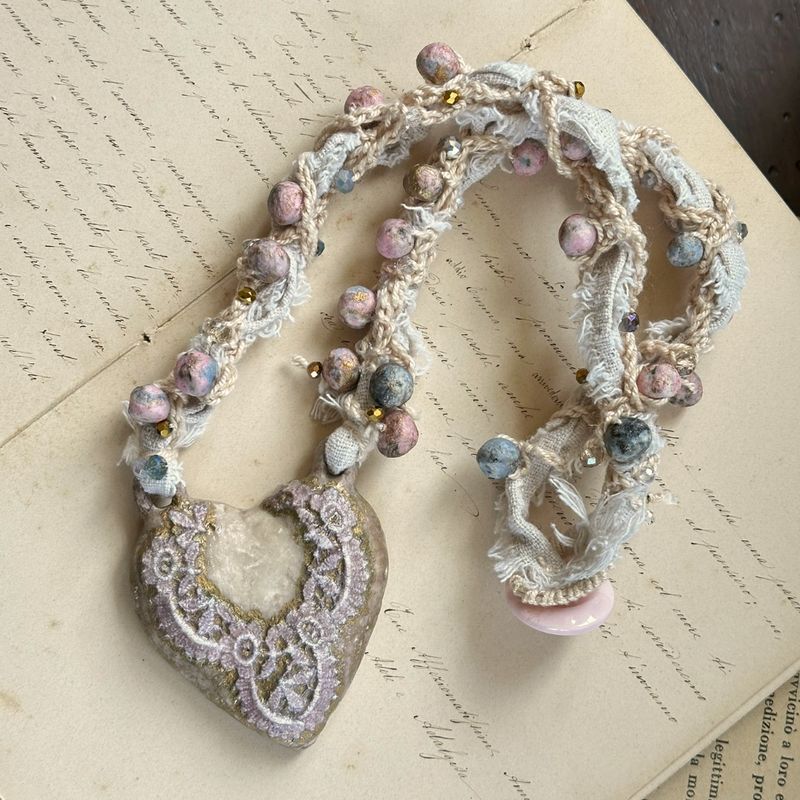 Cuore con pizzo Avorio