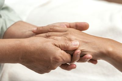 LE SOIN DES MAINS ET DES PIEDS