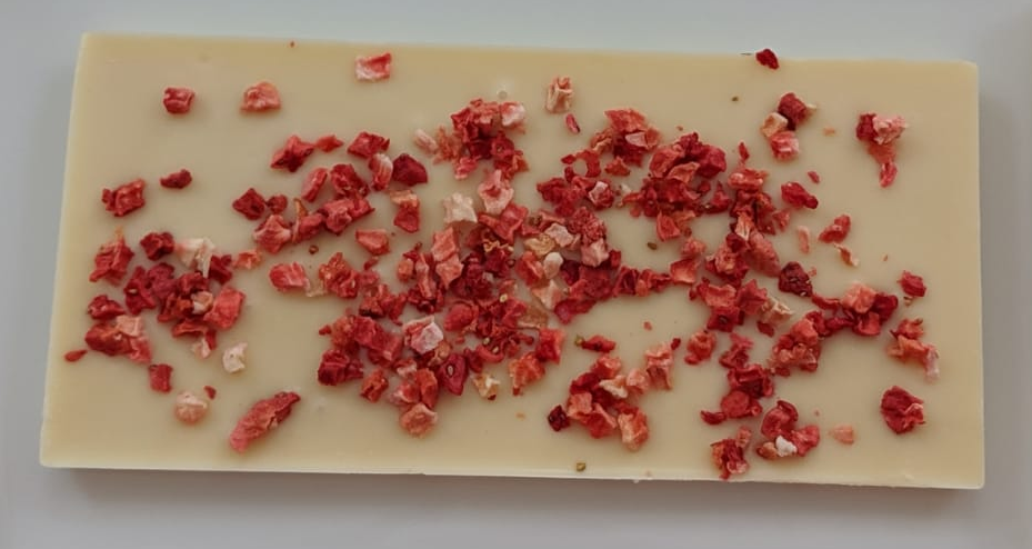 White Chocolate Bar with Freeze Dried Strawberry Pieces (large)