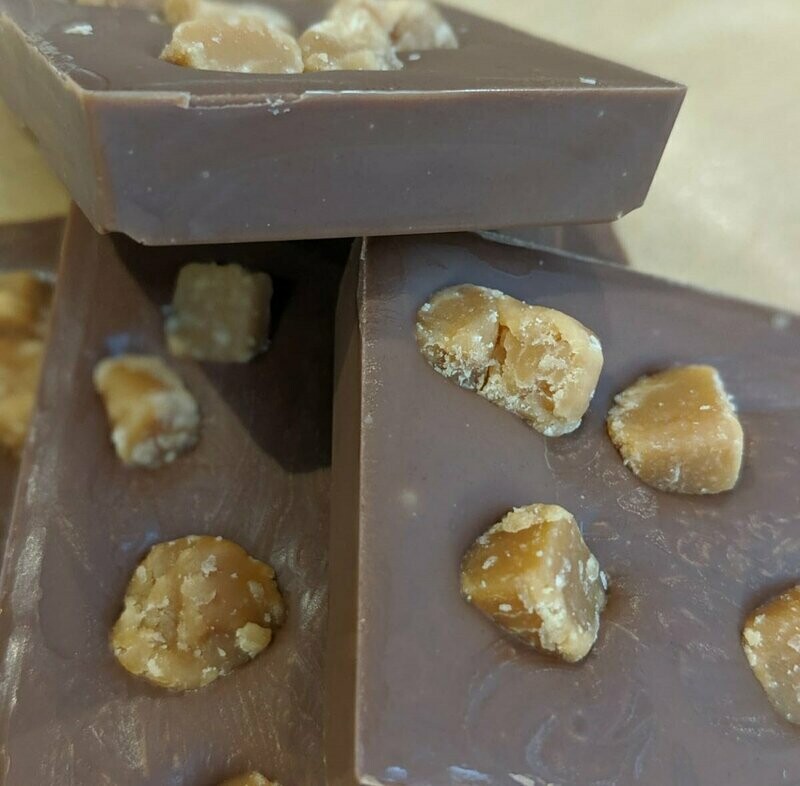 Milk Chocolate Slab with Caramelised Fudge Pieces