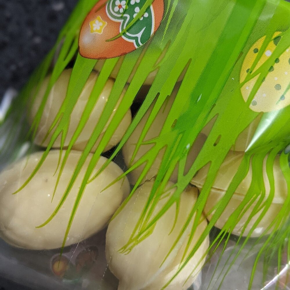 White Chocolate Mini Eggs (Bag of 9)